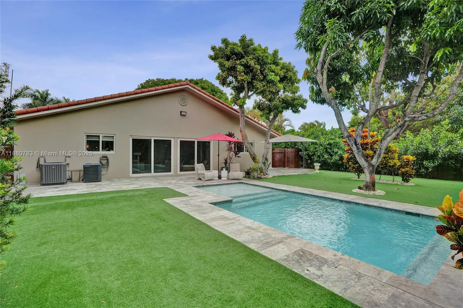 910 SW 23rd Rd