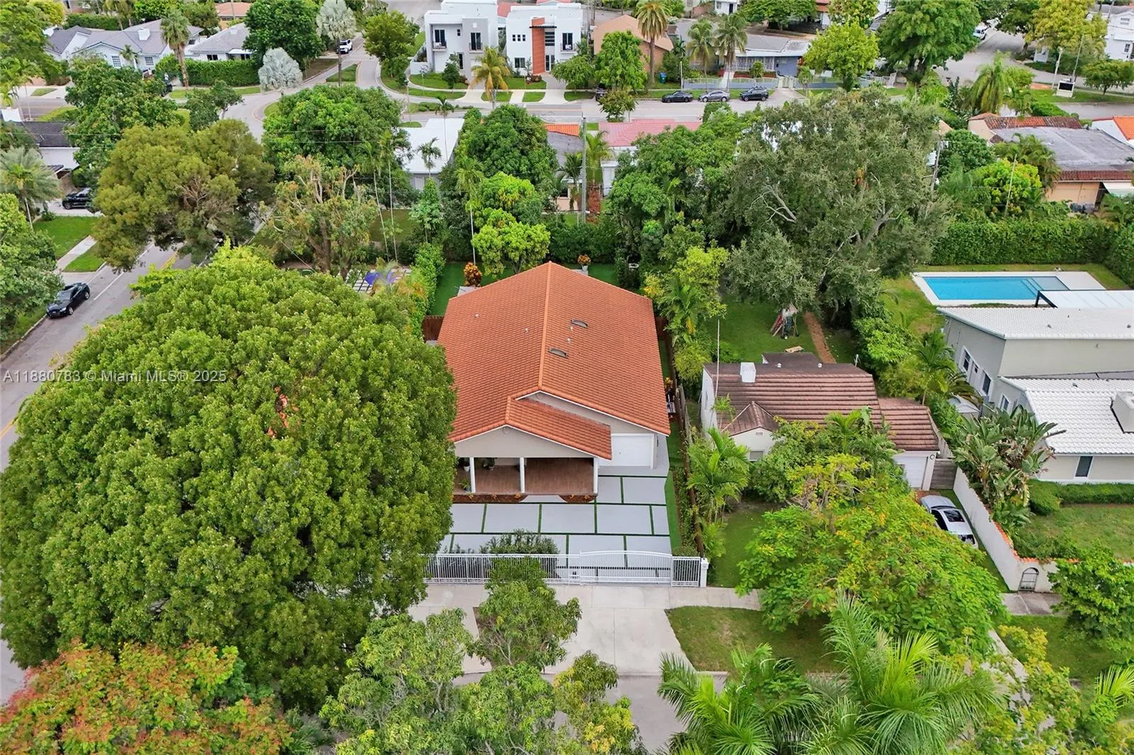 910 SW 23rd Rd