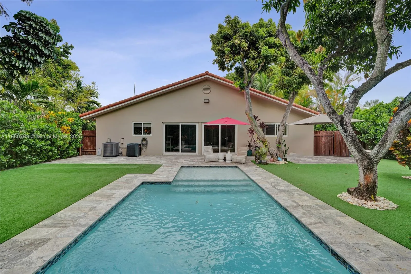 910 SW 23rd Rd