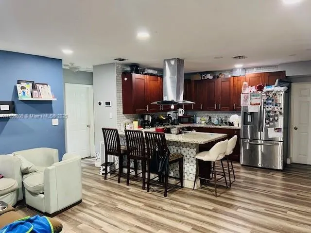 1732 NW 18th St