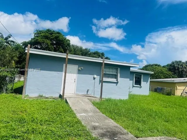 1732 NW 18th St