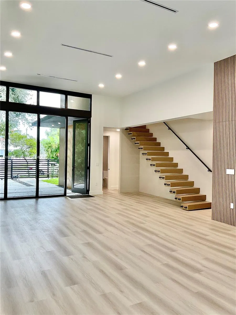 536 NW 48th St