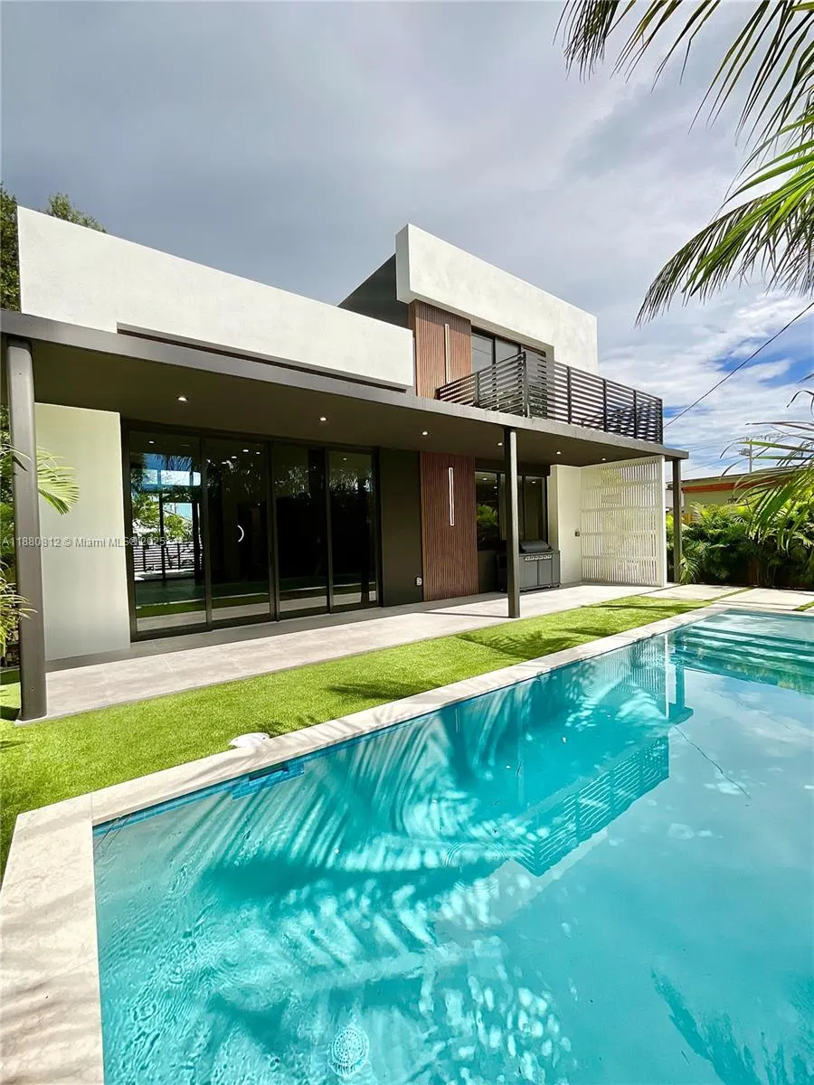 536 NW 48th St