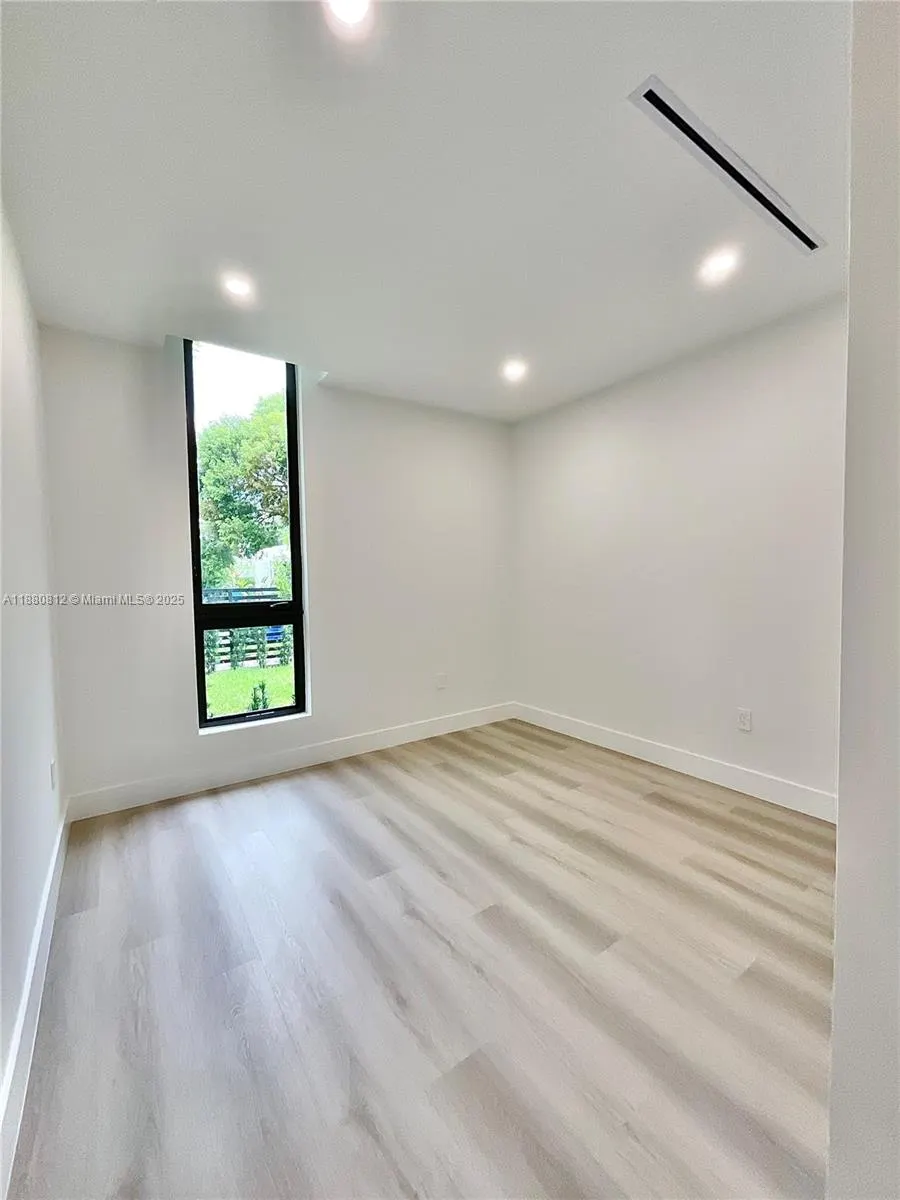 536 NW 48th St