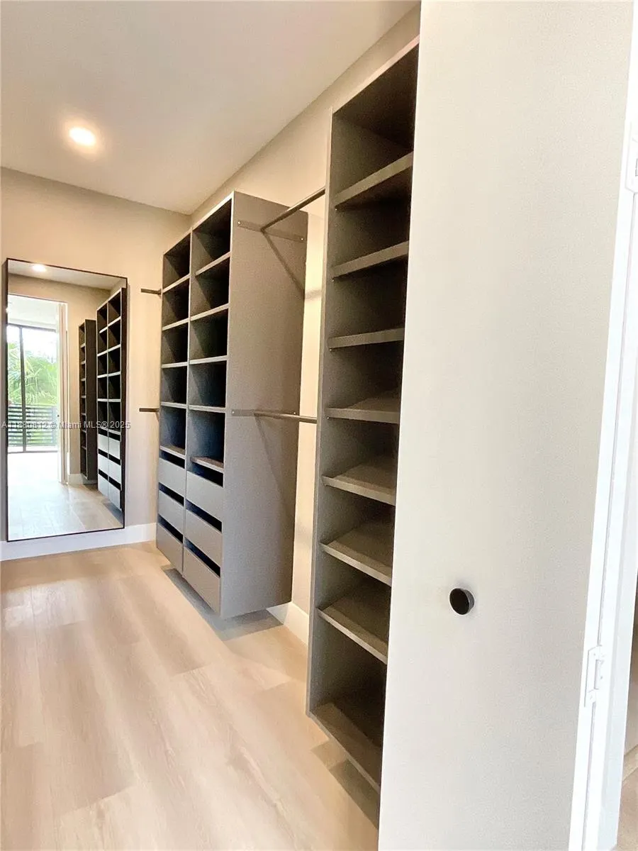 536 NW 48th St