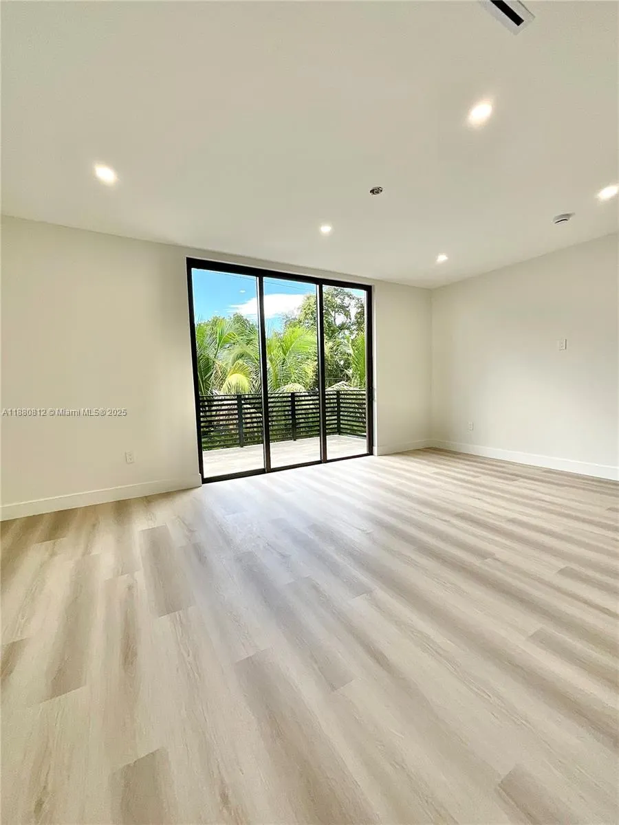 536 NW 48th St