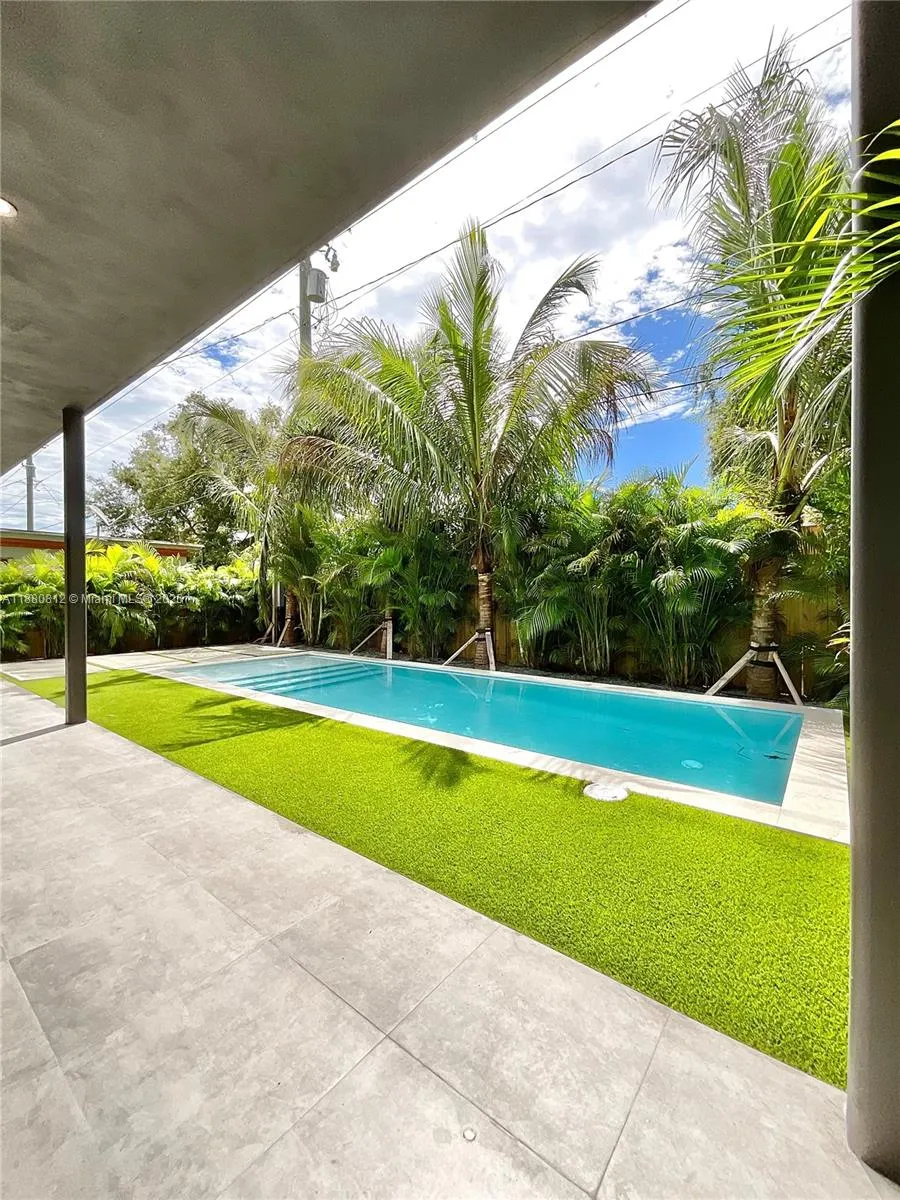 536 NW 48th St