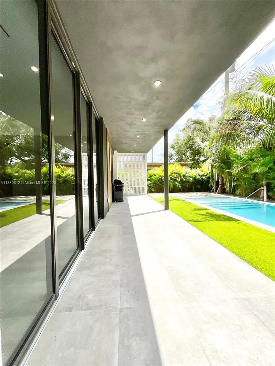 536 NW 48th St