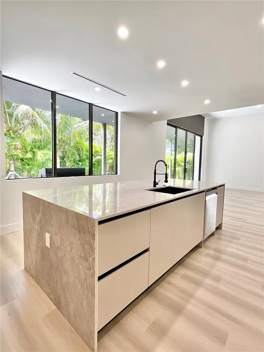 536 NW 48th St