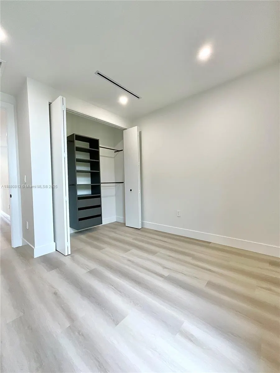 536 NW 48th St