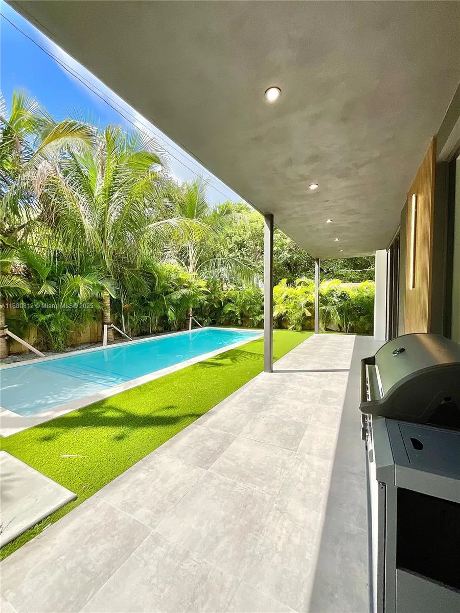 536 NW 48th St