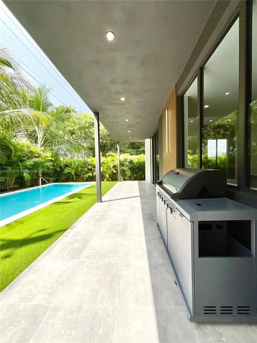 536 NW 48th St