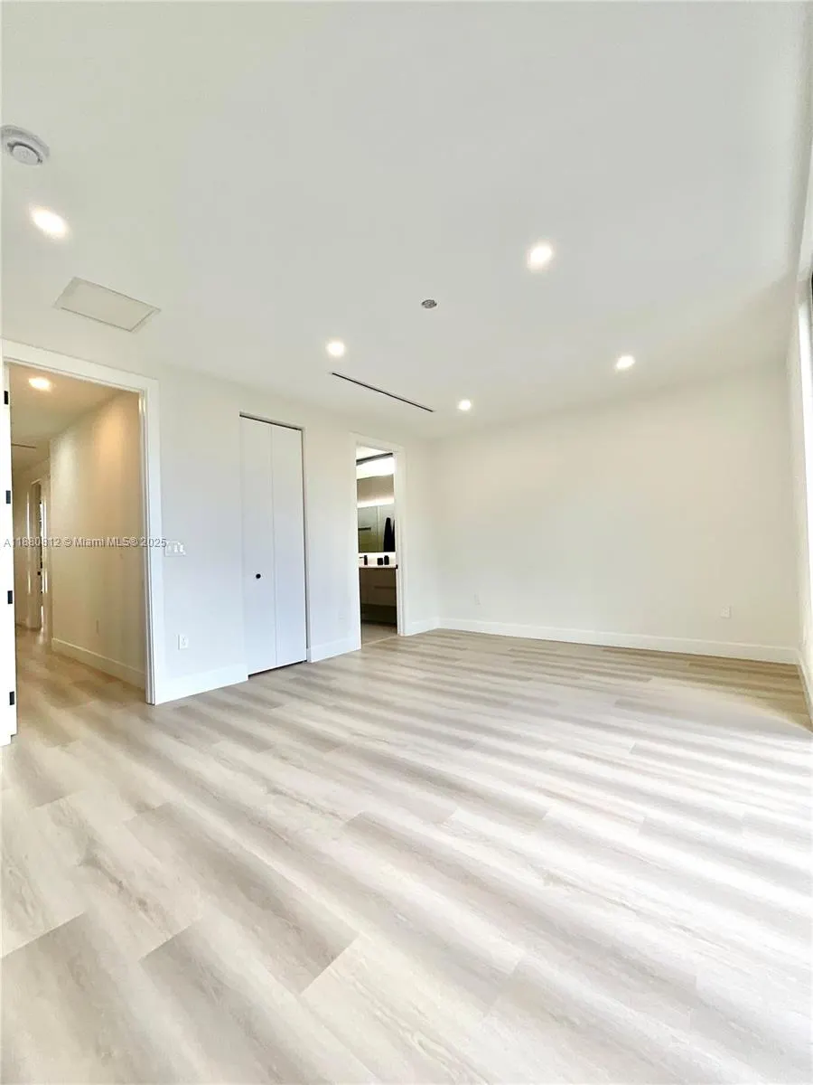 536 NW 48th St