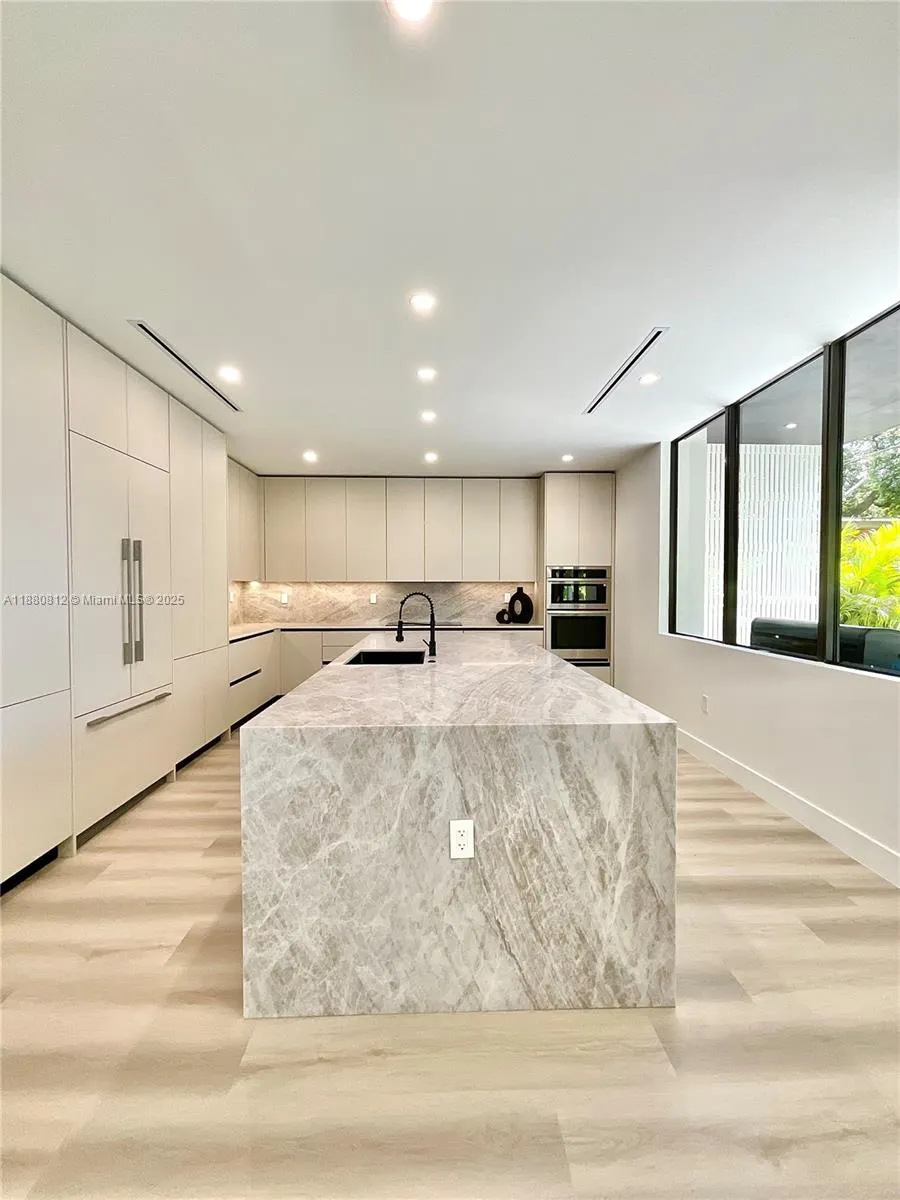 536 NW 48th St