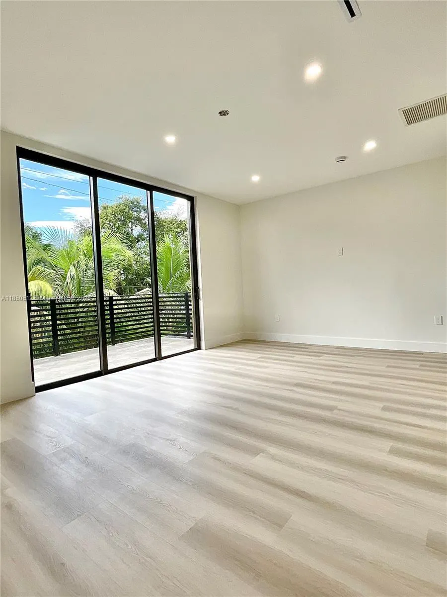 536 NW 48th St