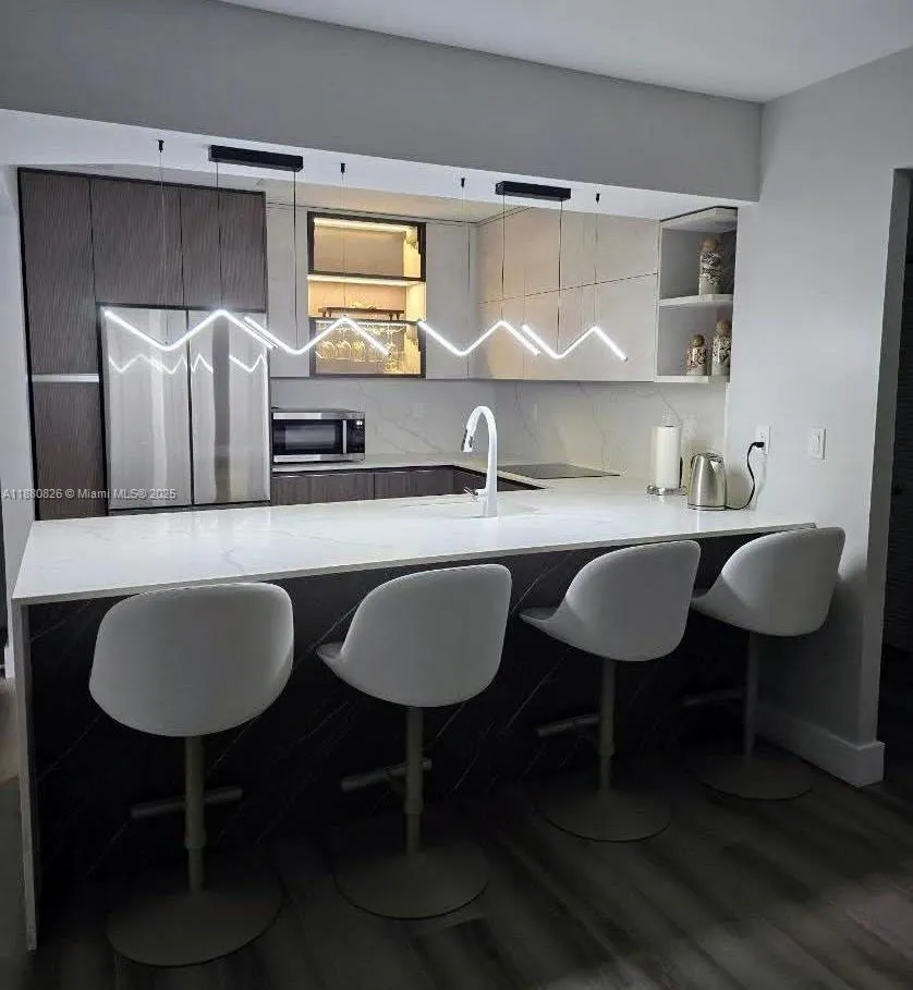 500 Three Islands Blvd, #808