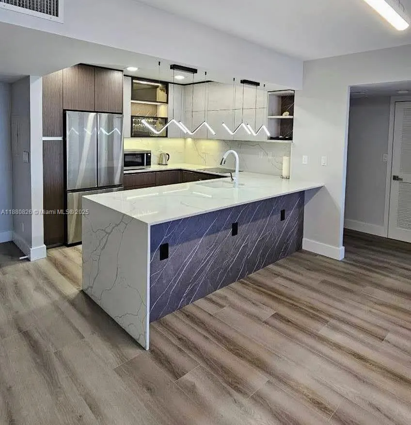 500 Three Islands Blvd, #808