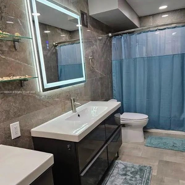 500 Three Islands Blvd, #808