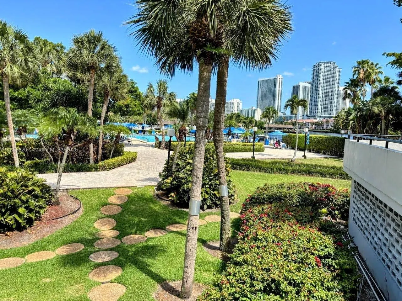 500 Three Islands Blvd, #808