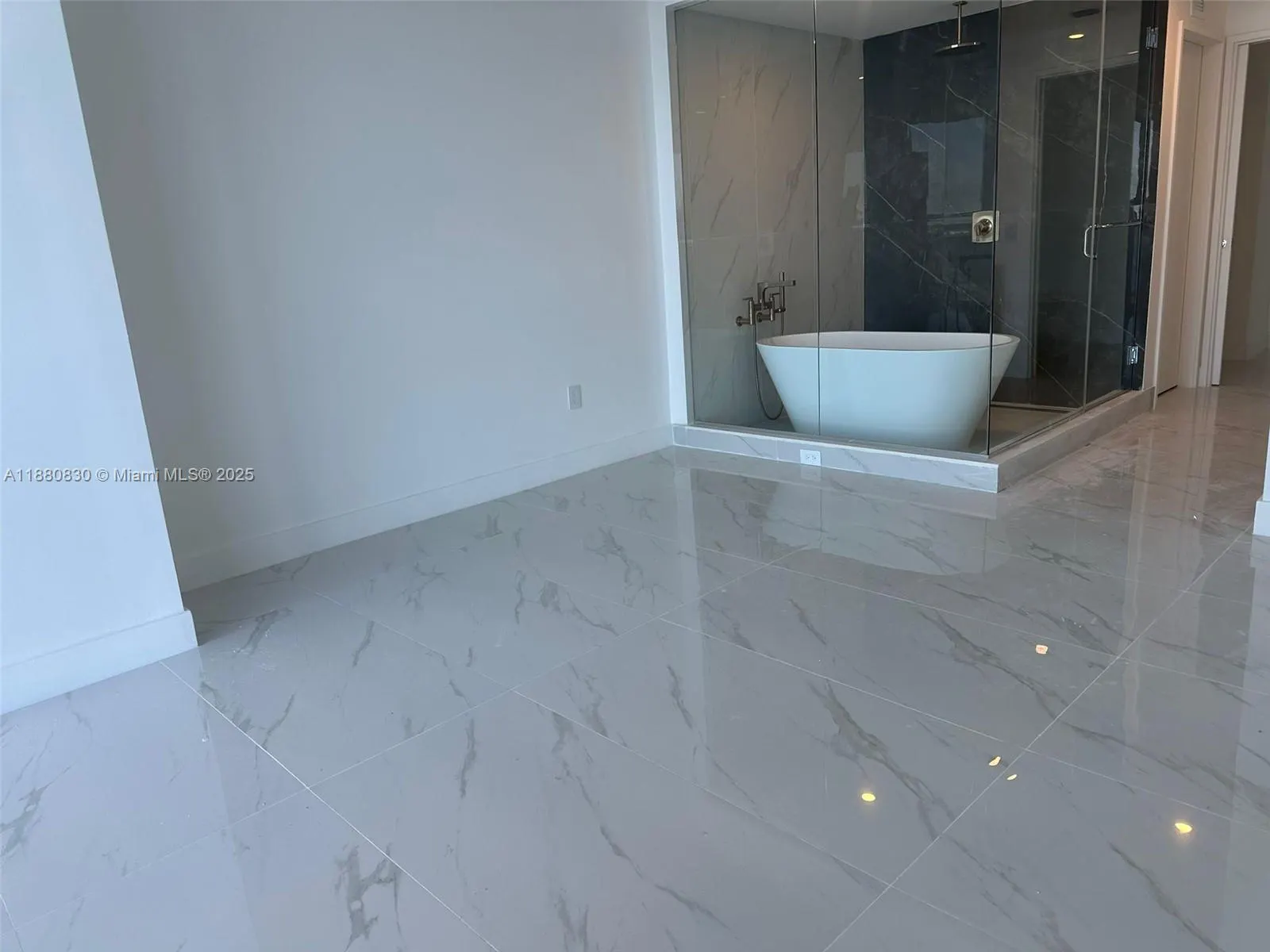 700 NE 24, #504