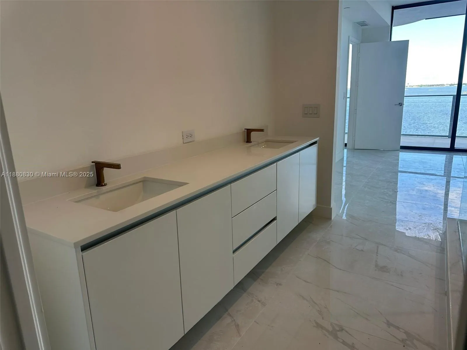 700 NE 24, #504