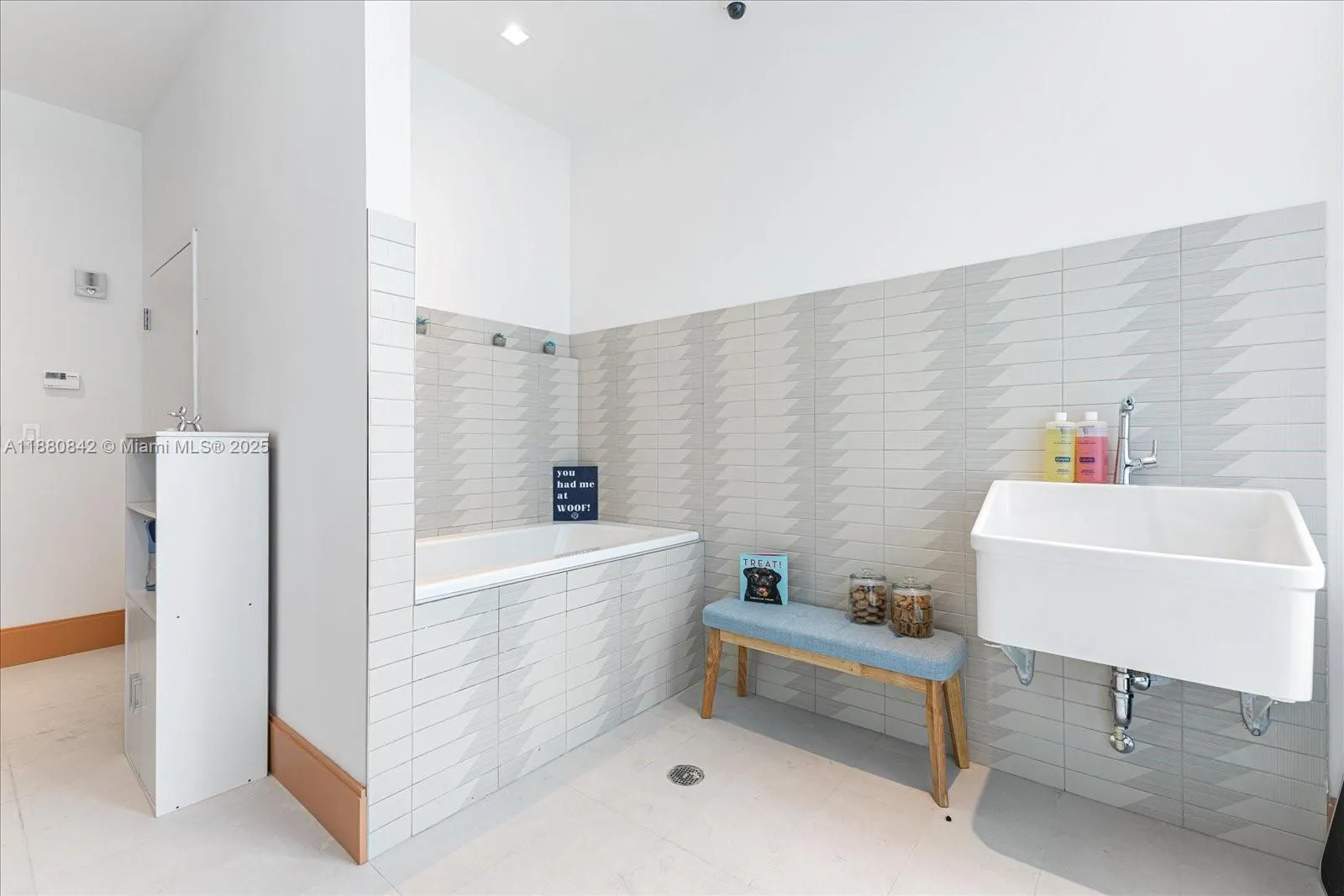 700 NE 26th Ter, #2605