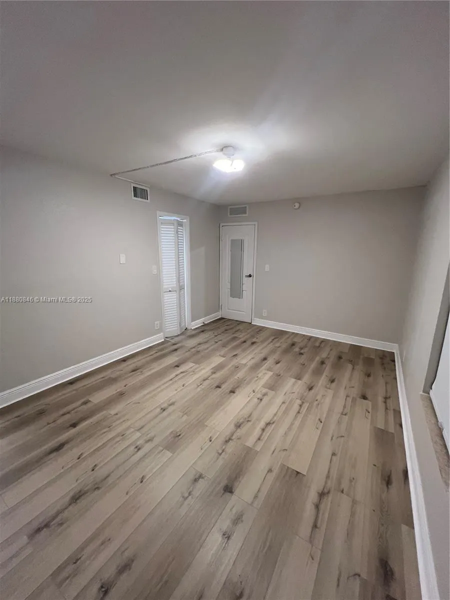 5201 Geneva Way, #110