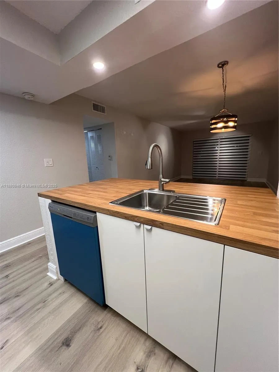 5201 Geneva Way, #110