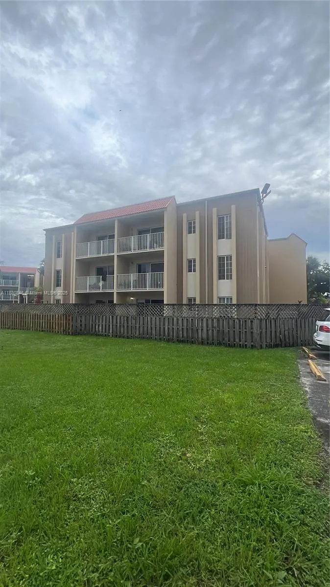 5201 Geneva Way, #110
