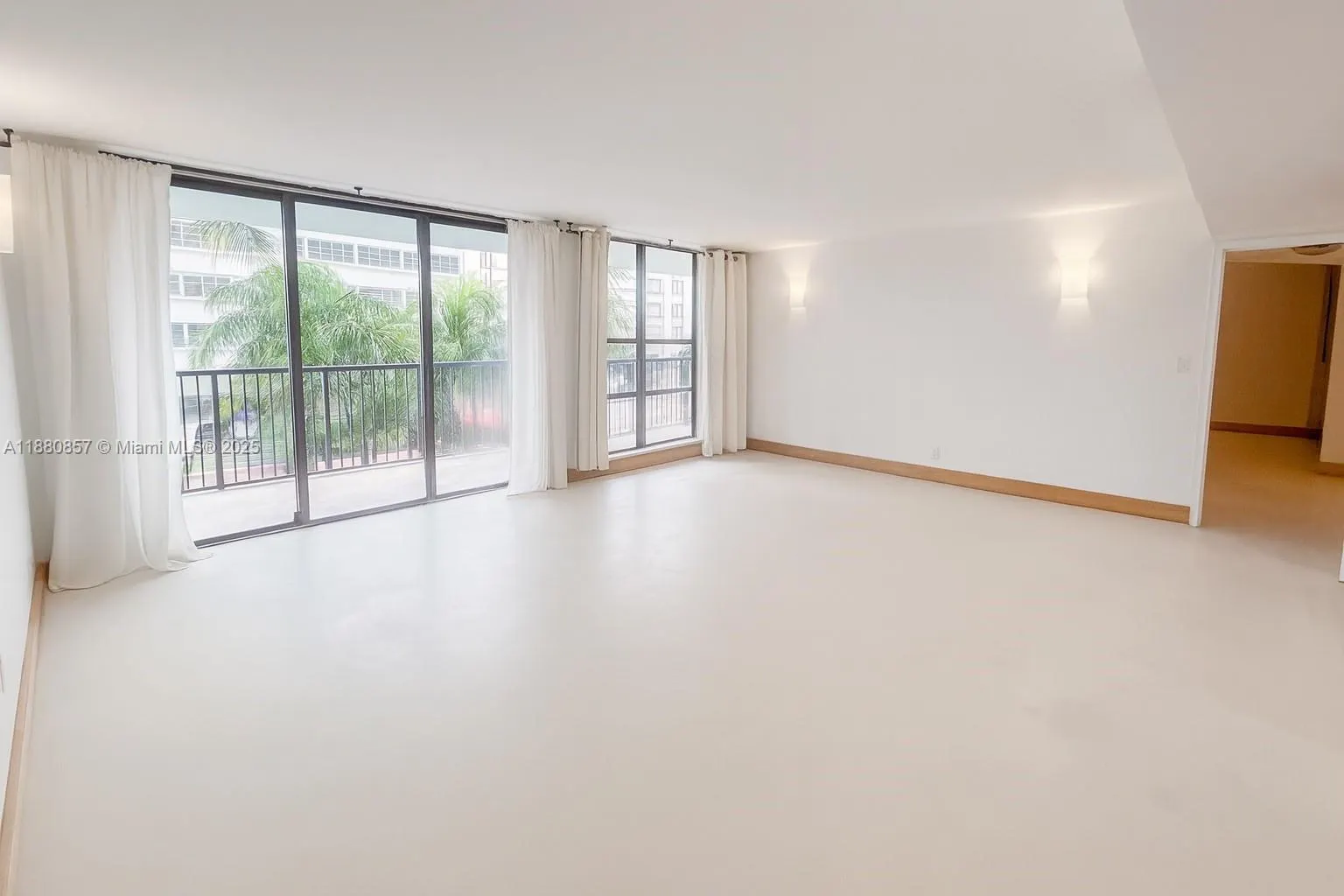 1800 Collins Ave, #3J