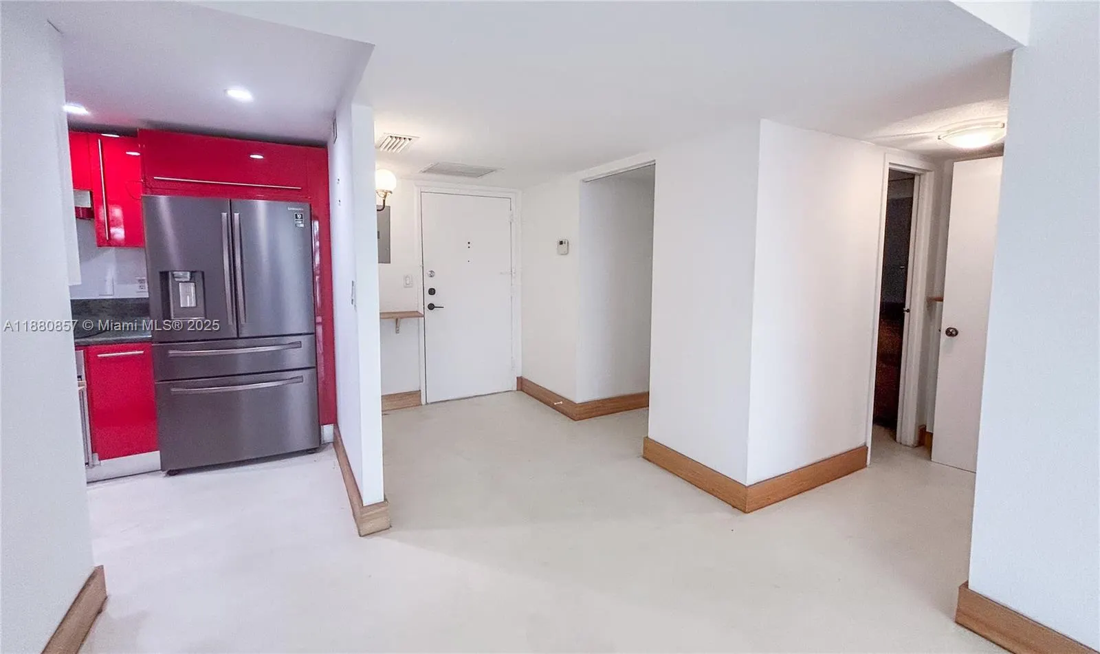 1800 Collins Ave, #3J