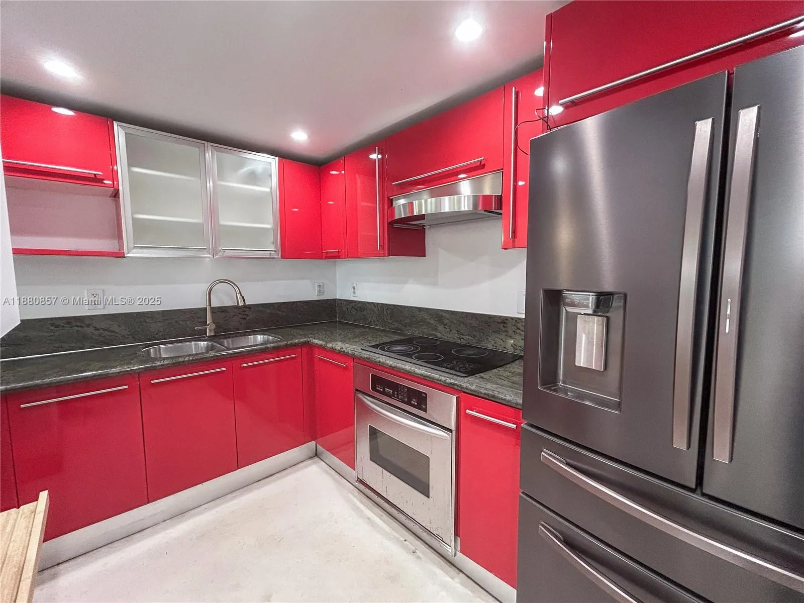 1800 Collins Ave, #3J