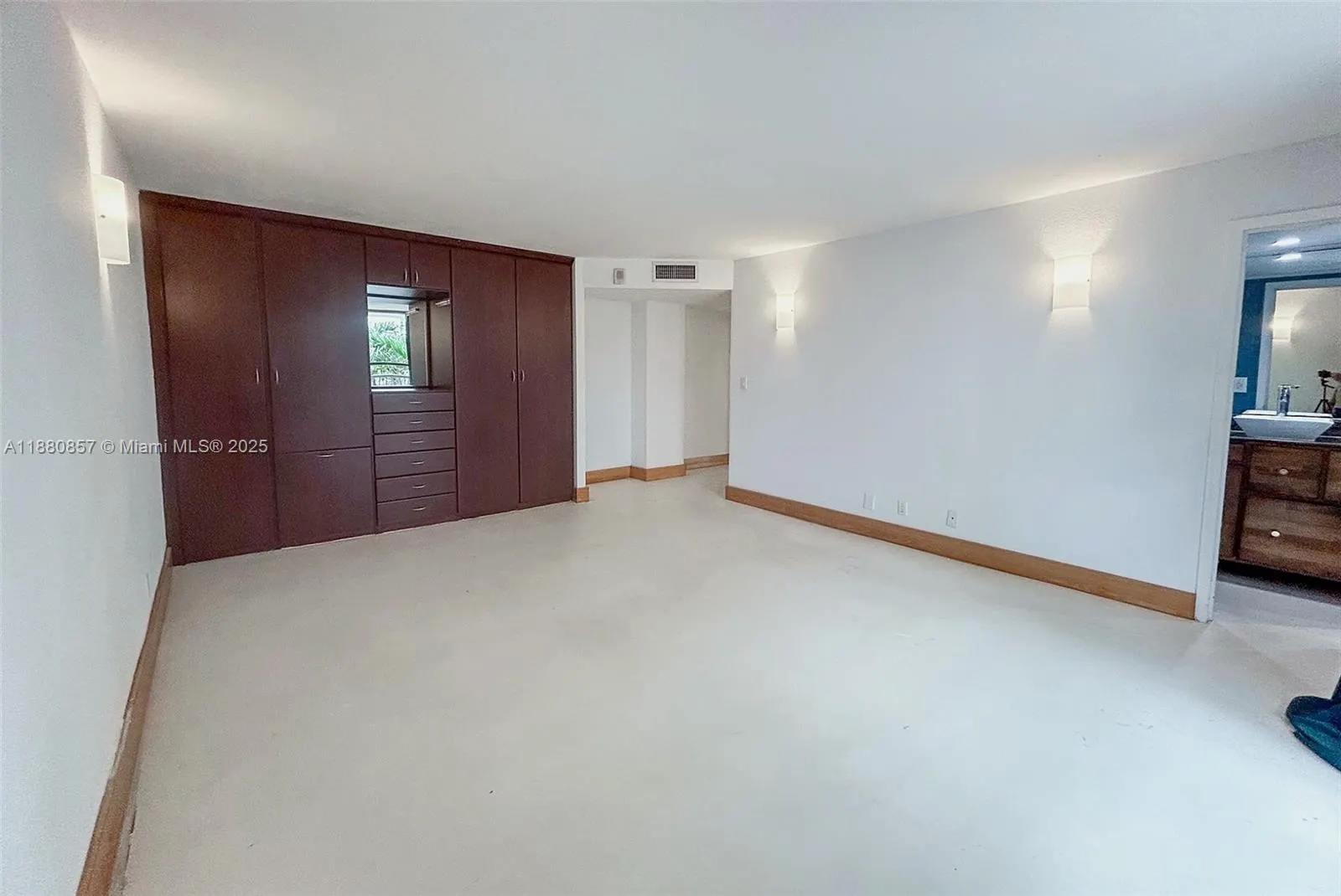 1800 Collins Ave, #3J