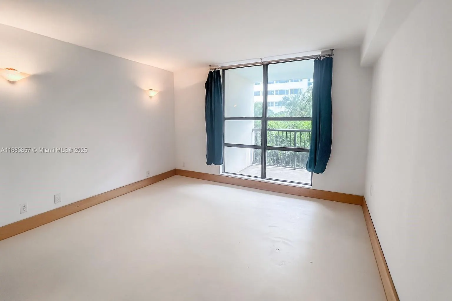 1800 Collins Ave, #3J