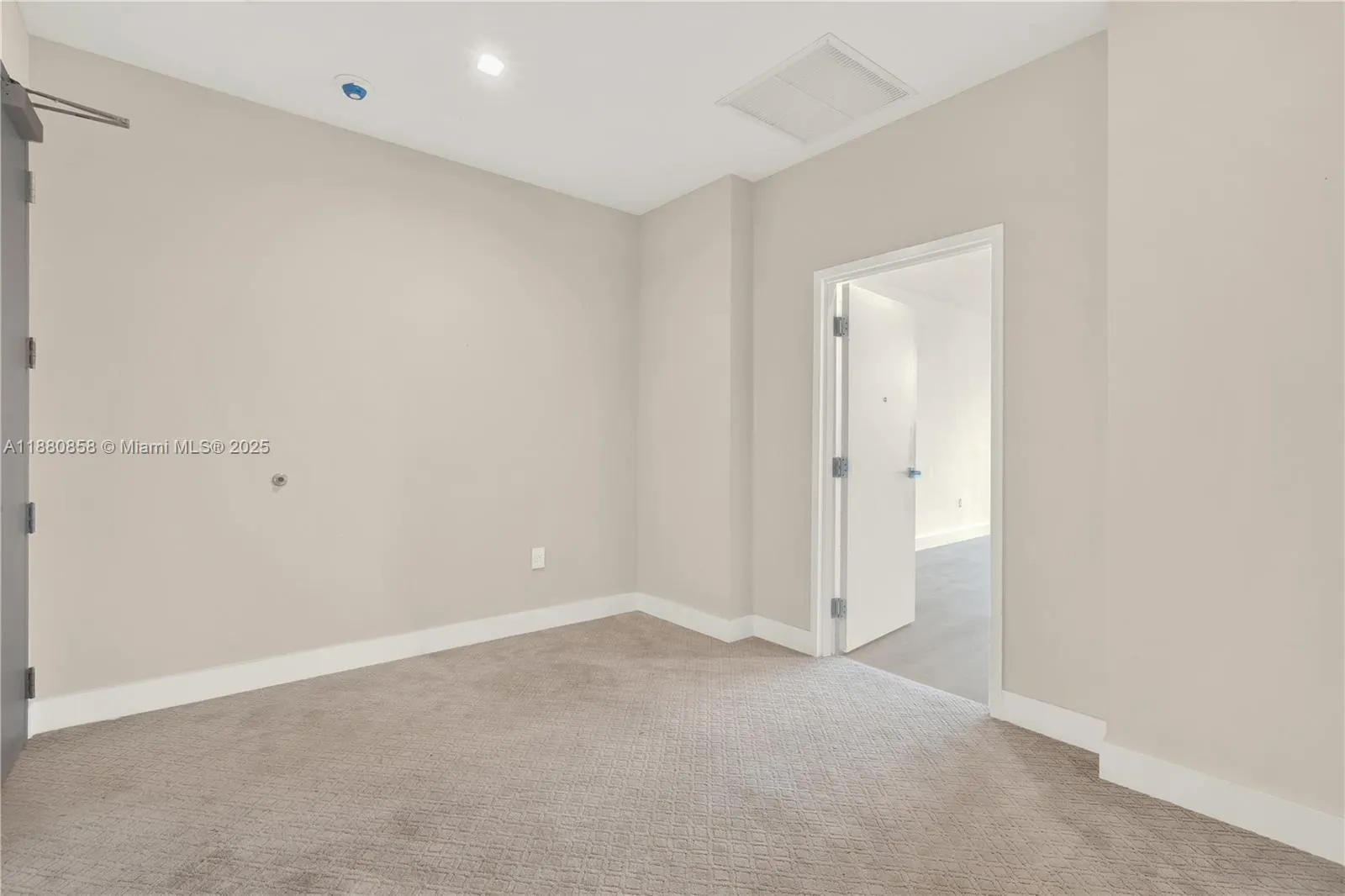 2820 NE 214th St, #1005