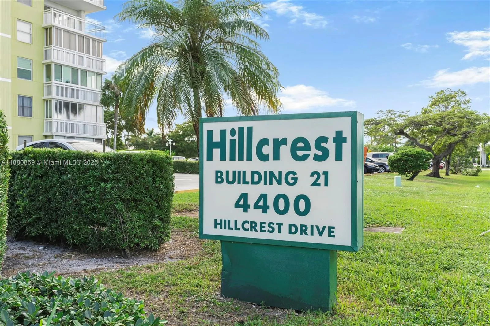 4400 Hillcrest Dr, #912B