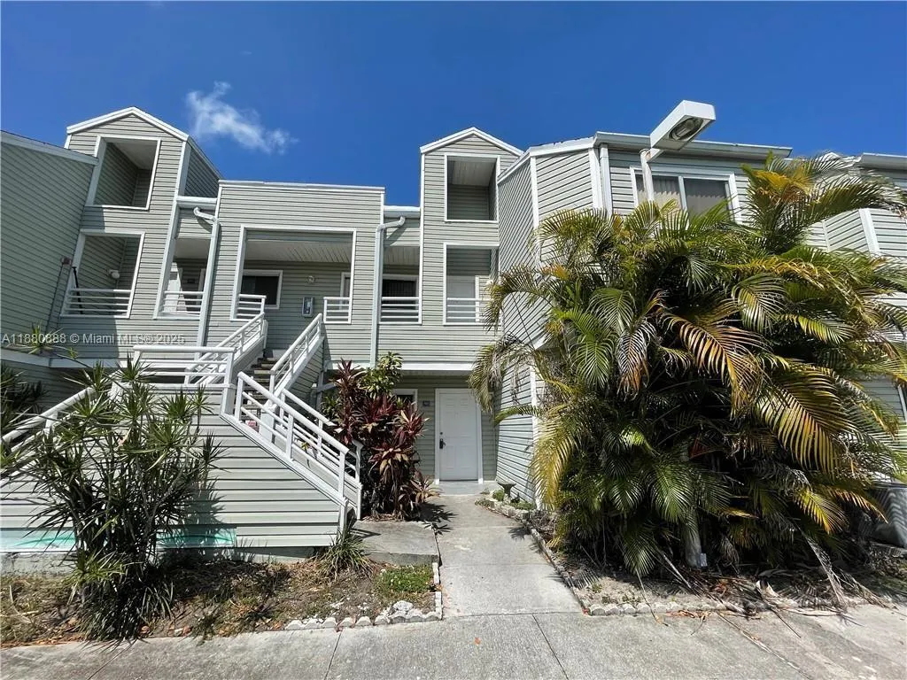 3417 NW 44th St, #206