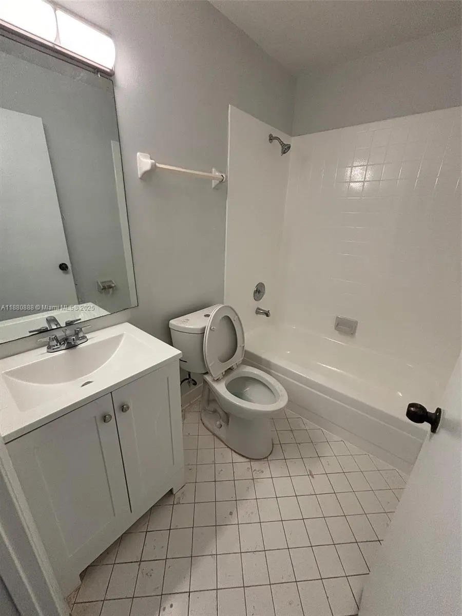 3417 NW 44th St, #206