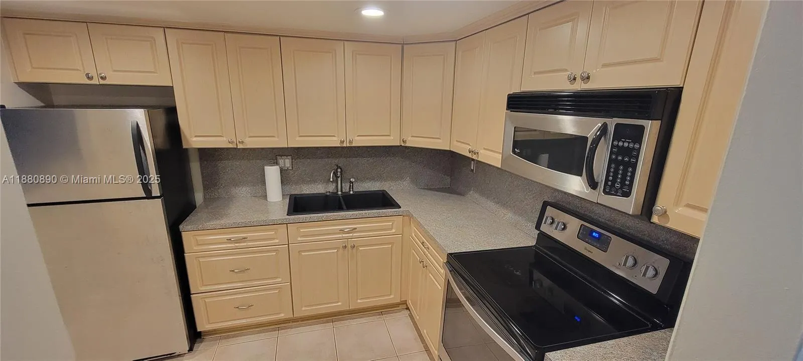 2731 Taft St, #106