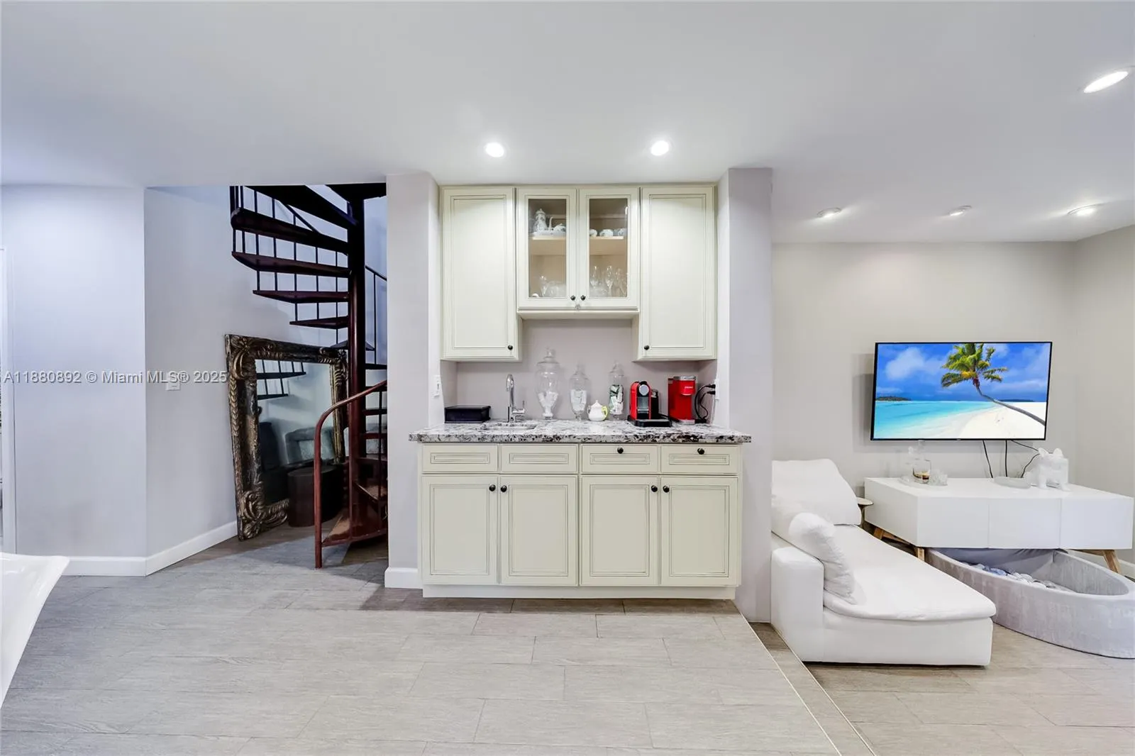 2768 Day Ave, #1