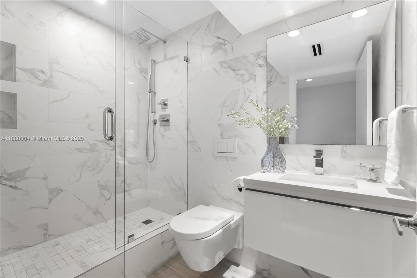 2301 Collins Ave, #1523-24