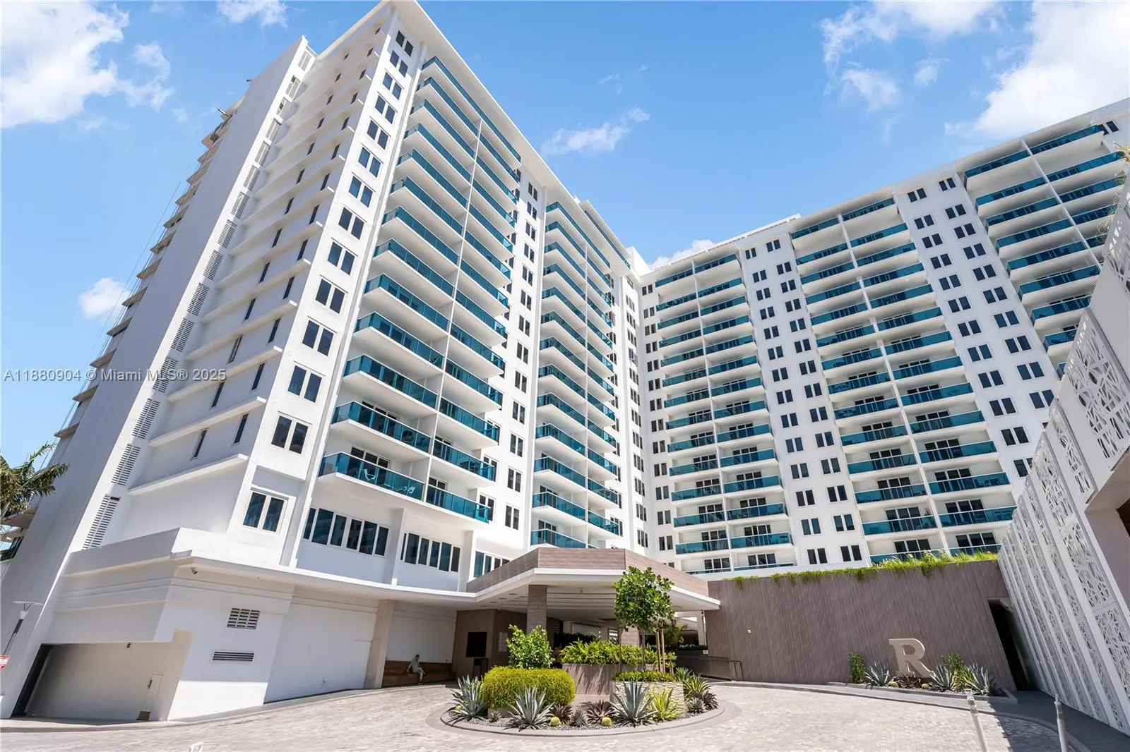 2301 Collins Ave, #1523-24