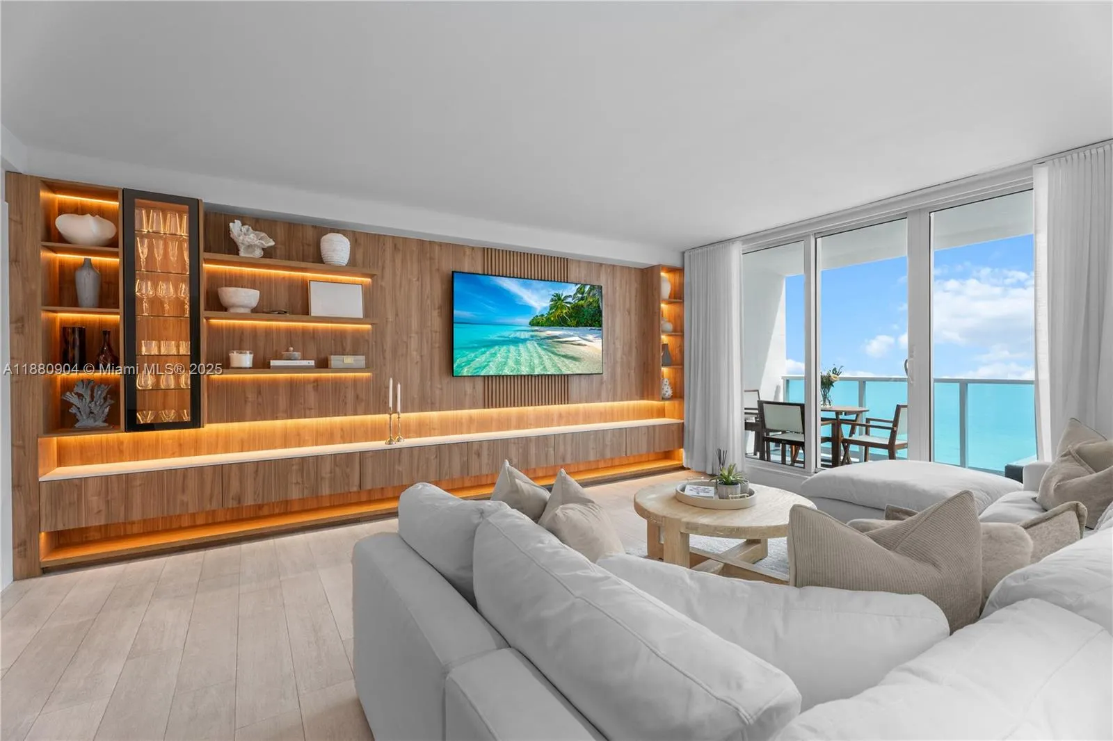 2301 Collins Ave, #1523-24