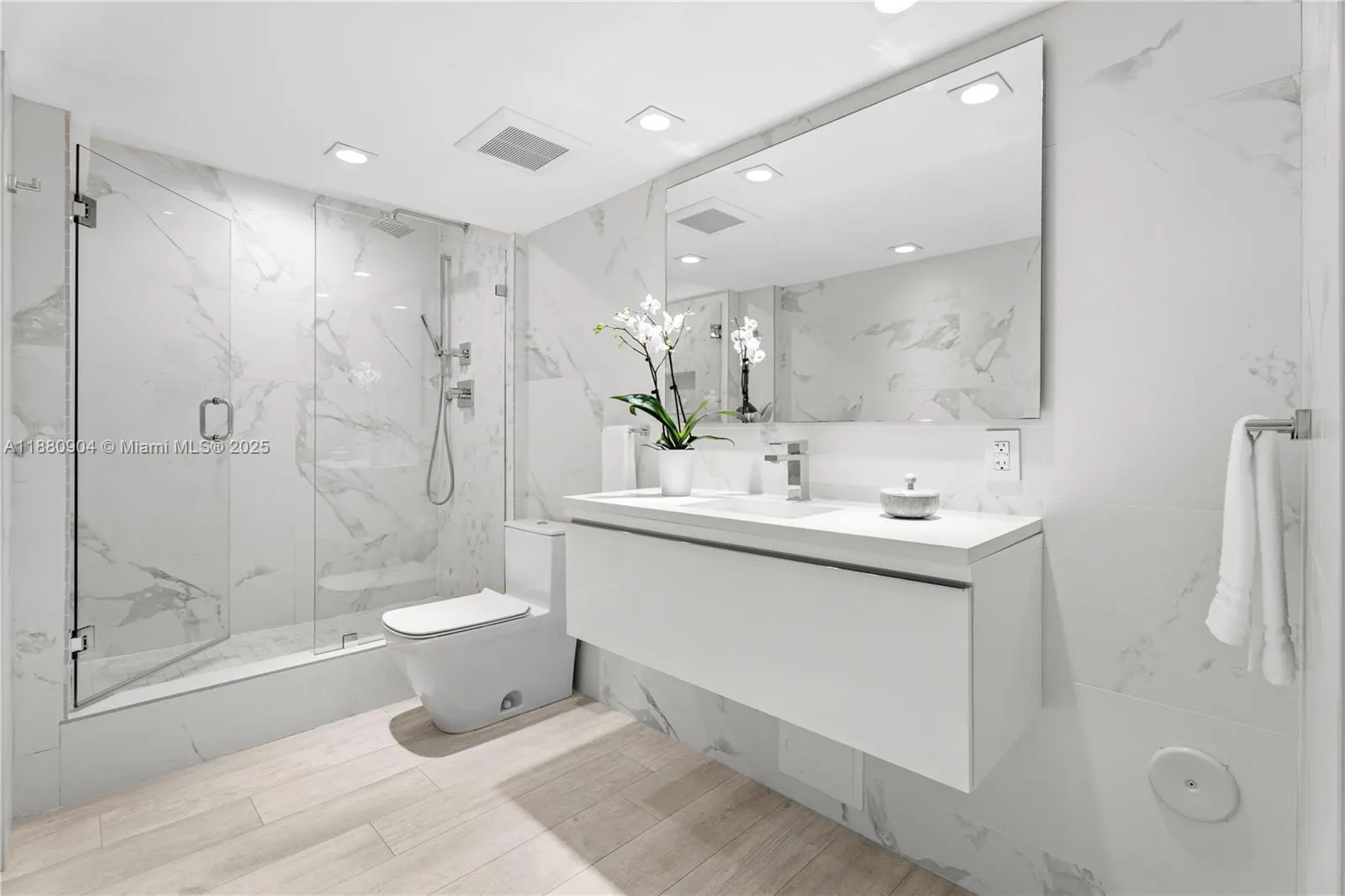 2301 Collins Ave, #1523-24