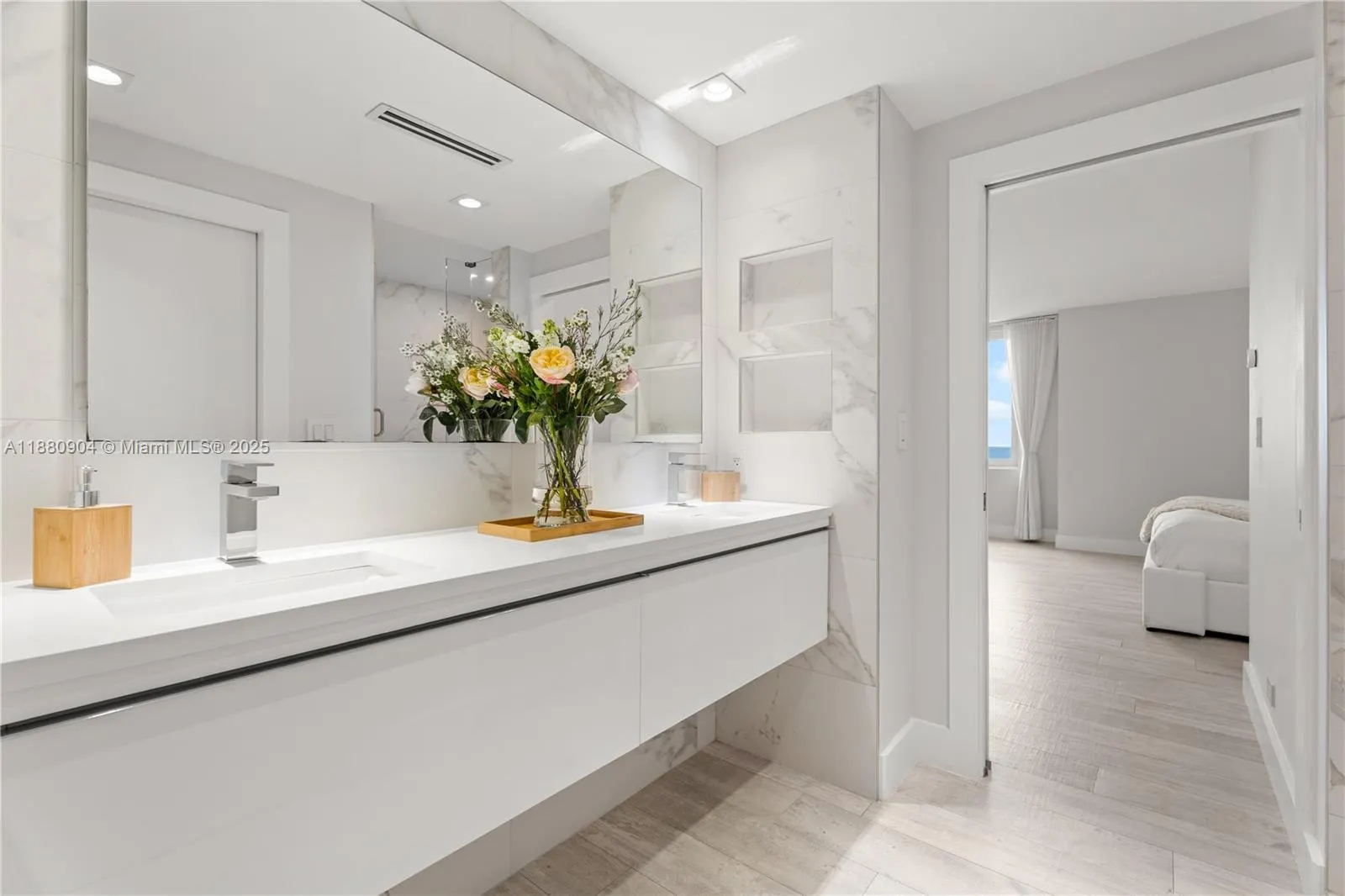 2301 Collins Ave, #1523-24