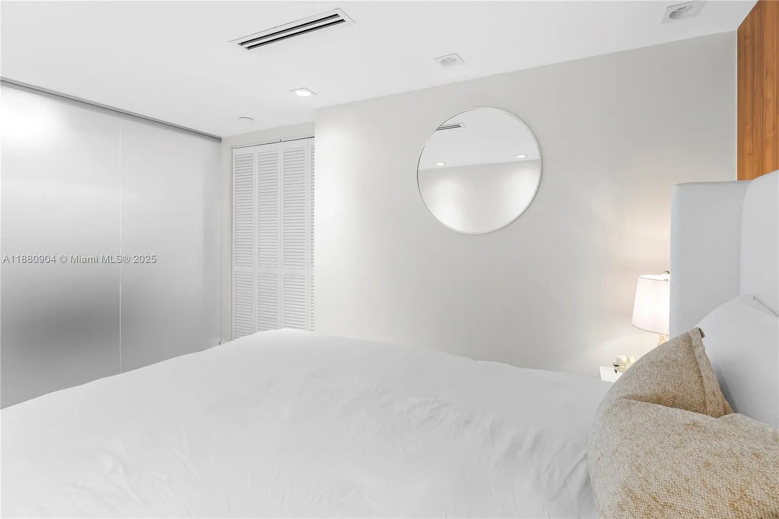 2301 Collins Ave, #1523-24