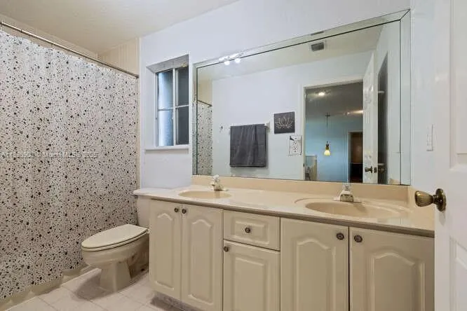 13704 S Garden Cove Cir