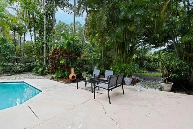 13704 S Garden Cove Cir