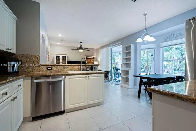 13704 S Garden Cove Cir