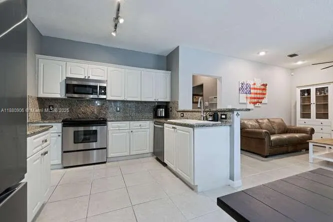 13704 S Garden Cove Cir